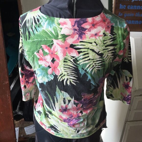 Chico’s parrot 3/4 sleeve tropical cruise wear knit top - Picture 2 of 3